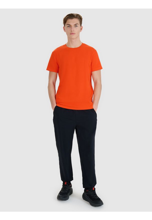 4f - 4F Spodnie casual męskie - czarne L. Kolor: czarny. Materiał: tkanina, syntetyk, materiał