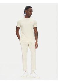 Mustang T-Shirt Austin 1016502 Beżowy Regular Fit. Kolor: beżowy. Materiał: bawełna #2