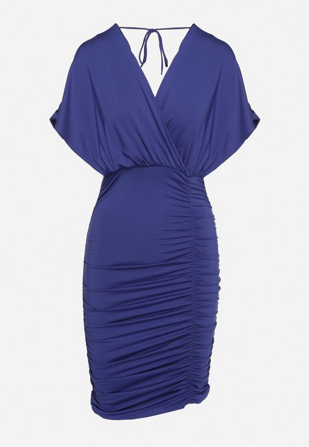 Born2be - Granatowa Sukienka z Kopertowym Dekoltem i Marszczeniami z Wiązaniem na Plecach Edalina. Typ kołnierza: dekolt kopertowy. Kolor: niebieski. Typ sukienki: kopertowe