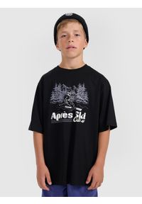 4f - 4F T-shirt loose z nadrukiem chłopięcy - czarny 122/128 (6-8 lat). Okazja: na uczelnię, na co dzień. Kolor: czarny. Materiał: dzianina, bawełna, materiał. Długość: długie. Wzór: nadruk. Sezon: lato. Styl: casual #1