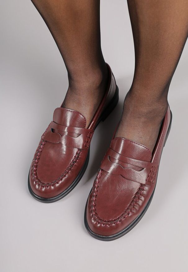 Renee - Bordowe Mokasyny Vices z Marszczeniem i Wkładką ze Skóry Naturalnej Mestia. Okazja: na co dzień. Kolor: czerwony. Materiał: skóra. Styl: klasyczny, casual, elegancki