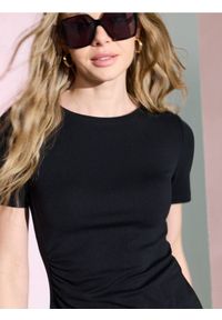 Sinsay - Bluzka z asymetrycznym dołem z domieszką wiskozy - czarny. Kolor: czarny. Materiał: wiskoza