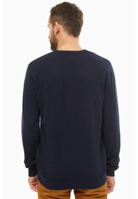 Wrangler - MĘSKI SWETER WRANGLER V NECK KNIT DARK NAVY W8A12PXAE. Typ kołnierza: dekolt w serek #3