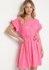 Born2be - Fuksjowa Sukienka Ozdobiona Falbankami i Paskiem Izulira. Typ kołnierza: kołnierz z falbankami. Kolor: różowy. Wzór: aplikacja. Styl: elegancki #6