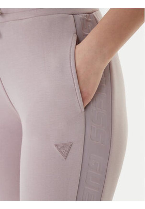 Guess Spodnie dresowe Allie Scuba V2YB18 K7UW2 Beżowy Regular Fit. Kolor: beżowy. Materiał: syntetyk