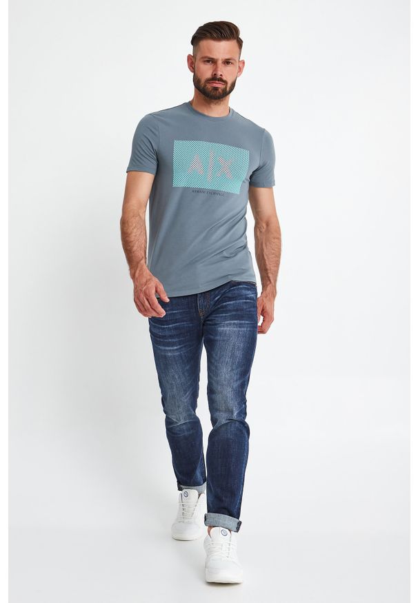Armani Exchange - T-SHIRT ARMANI EXCHANGE. Materiał: guma. Długość rękawa: krótki rękaw. Długość: krótkie. Wzór: napisy, nadruk