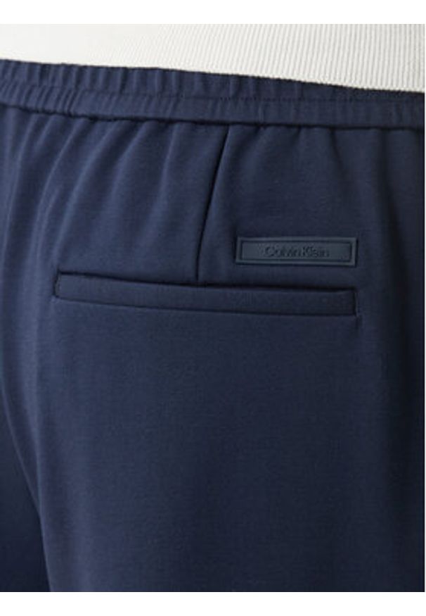 Calvin Klein Spodnie materiałowe LV04LF607G Granatowy Tapered Fit. Kolor: niebieski. Materiał: wiskoza