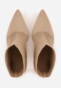 Renee - Ciemnobeżowe Botki VICES na Szpilce z Elastyczną Dzianinową Cholewką Dedanna. Nosek buta: otwarty. Kolor: beżowy. Materiał: dzianina. Szerokość cholewki: normalna. Obcas: na szpilce. Wysokość obcasa: średni #4