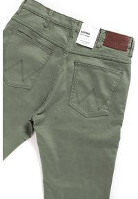 Wrangler - WRANGLER SPODNIE MĘSKIE ARIZONA DUSTY GREEN W12ORW457. Materiał: materiał #9