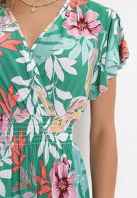 Born2be - Zielona Sukienka Mini z Kopertową Górą i Gumką w Pasie Keasia. Typ kołnierza: dekolt kopertowy. Kolor: zielony. Typ sukienki: kopertowe. Długość: mini #2