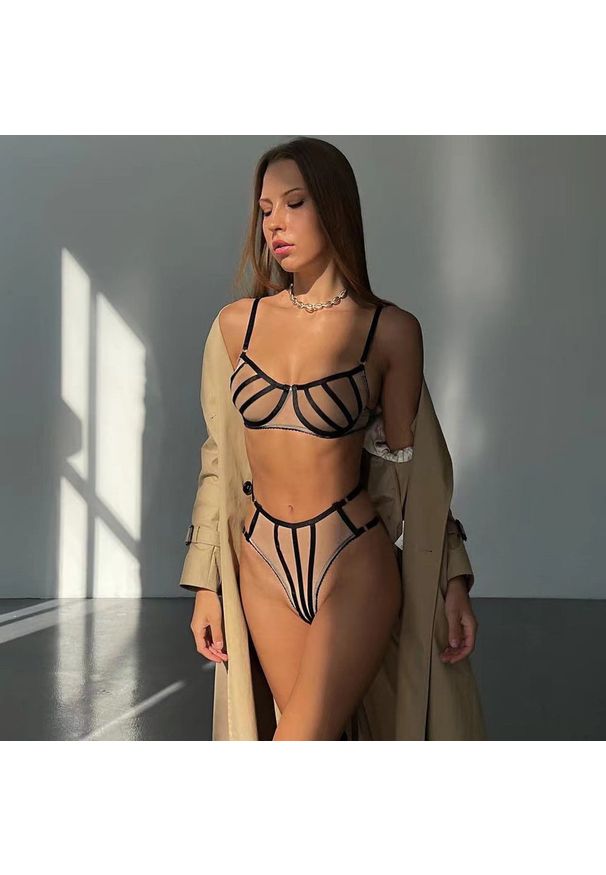 Intica - Komplet bielizny z delikatnymi detalami na romantyczne chwile Oliga. Kolor: czarny. Materiał: materiał