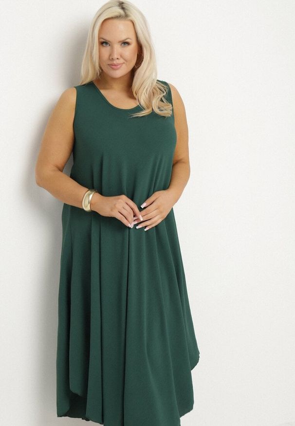Born2be - Ciemnozielona Rozkloszowana Sukienka z Bawełną Nairilo. Okazja: na spacer. Kolor: zielony. Materiał: bawełna. Sezon: lato. Styl: elegancki, klasyczny