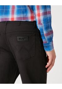 Wrangler - MĘSKIE SPODNIE JEANSOWE WRANGLER TEXAS BLACK W121W3100