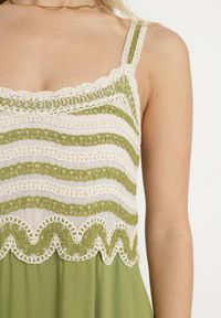 Born2be - Zielona Sukienka Rozkloszowana na Ramiączkach z Wiskozy Ozdobiona Haftami Efradea. Okazja: na co dzień. Kolor: zielony. Materiał: wiskoza. Długość rękawa: na ramiączkach. Wzór: aplikacja, haft. Styl: casual, klasyczny #5