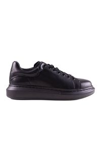 Czarne męskie sneakersy GOE KK1N4004. Nosek buta: okrągły. Kolor: czarny. Materiał: materiał, guma. Obcas: na obcasie. Wysokość obcasa: średni