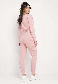 Born2be - Różowy Komplet Dresowy z Krótką Bluzą i Spodniami Bojówkami Dilenna. Kolor: różowy. Materiał: dresówka #6