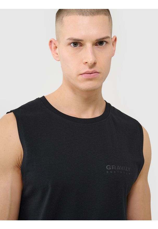 4f - 4F Tank top oversize męski - czarny XXL. Kolor: czarny. Materiał: dzianina, bawełna, jersey. Długość rękawa: bez rękawów. Wzór: gładki, ze splotem, napisy