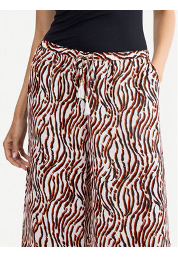 Triumph Spodnie materiałowe Summer 10227246 Brązowy Wide Leg. Kolor: brązowy. Materiał: syntetyk