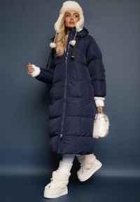 Renee - Granatowa Długa Kurtka Pikowana Płaszcz z Kapturem Serea. Okazja: na co dzień. Typ kołnierza: kaptur. Kolor: niebieski. Materiał: jeans. Długość: długie. Styl: casual
