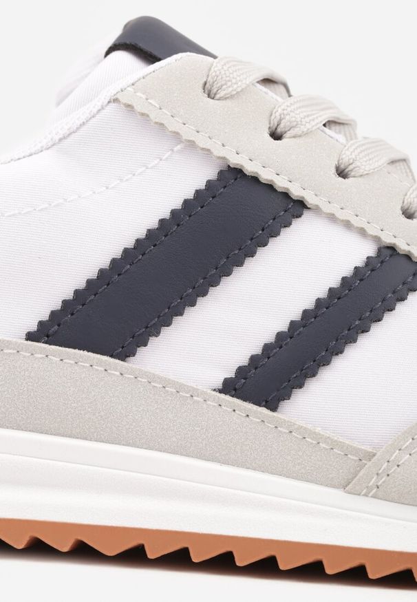Renee - Białe Sneakersy Ozdobione Dwoma Paskami Lannatea. Okazja: na co dzień. Zapięcie: pasek. Kolor: biały. Wzór: aplikacja