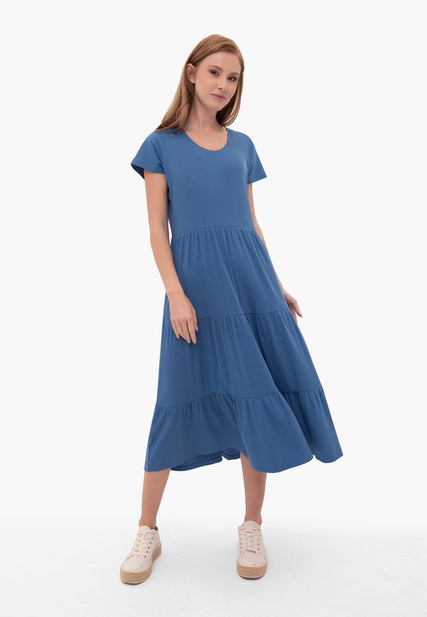 Volcano - Długa, prążkowana sukienka G-OLEA. Typ kołnierza: kołnierz z falbankami. Materiał: prążkowany. Długość rękawa: krótki rękaw. Wzór: prążki, jednolity. Sezon: wiosna, lato. Typ sukienki: rozkloszowane. Długość: maxi