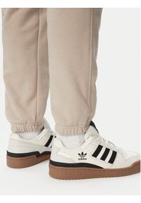 Adidas - adidas Spodnie dresowe Trefoil Essentials French Terry KT2454 Beżowy Regular Fit. Kolor: beżowy. Materiał: bawełna #3