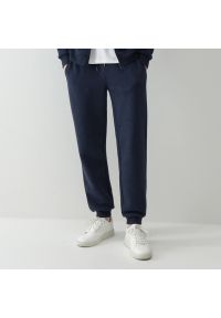 Reserved - Spodnie dresowe z kieszeniami - Granatowy. Kolor: niebieski. Materiał: dresówka #1