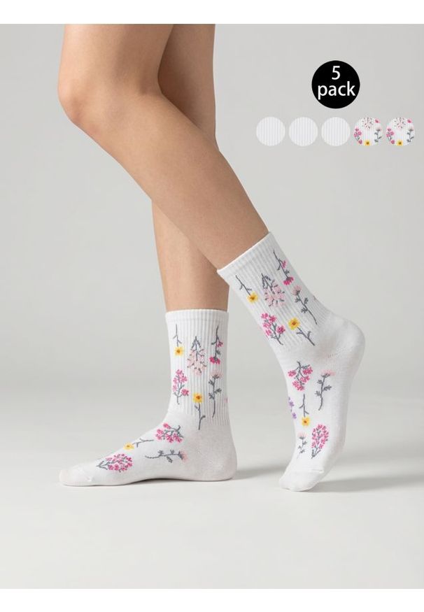 Sinsay - Zestaw białych skarpetek z kwiatowym motywem i gładkich 5 pack - wielobarwny. Kolor: biały. Wzór: gładki, kwiaty