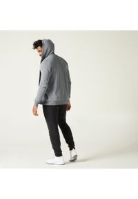 DOMYOS - Bluza na zamek z kapturem męska Domyos Gym & Pilates 100. Typ kołnierza: kaptur. Kolor: szary. Materiał: tkanina, materiał, bawełna, elastan, poliester, włókno, prążkowany. Wzór: ze splotem. Sport: joga i pilates