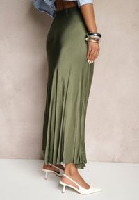 Renee - Zielona Rozkloszowana Spódnica Satynowa z Wiskozy Rihaniel. Okazja: na co dzień. Kolor: zielony. Materiał: satyna, wiskoza. Styl: klasyczny, elegancki, casual #4