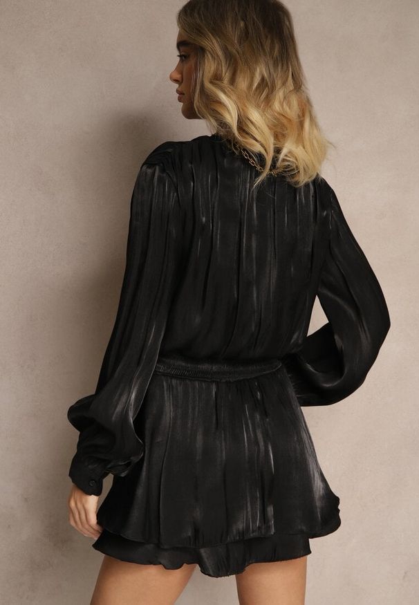 Renee - Czarna Sukienka z Wiskozy z Falbanką i Wiązaniem Finlio. Okazja: na co dzień. Kolor: czarny. Materiał: wiskoza. Styl: klasyczny, elegancki, casual