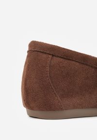 Renee - Brązowe Mokasyny VICES z Wkładką ze Skóry Naturalnej i Metalicznym Elementem Alcimene. Nosek buta: okrągły. Kolor: brązowy. Materiał: skóra. Obcas: na obcasie. Wysokość obcasa: niski #9