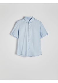 Reserved - Gładka koszula regular fit - jasnoniebieski. Kolor: niebieski. Materiał: bawełna, tkanina. Wzór: gładki