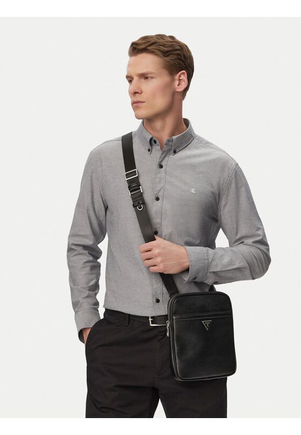 Guess Saszetka HMMIPW P6223 Czarny. Kolor: czarny. Materiał: skóra