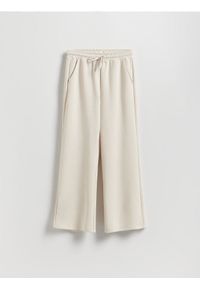 Reserved - Spodnie z szeroką nogawką - beżowy. Kolor: beżowy. Materiał: dzianina