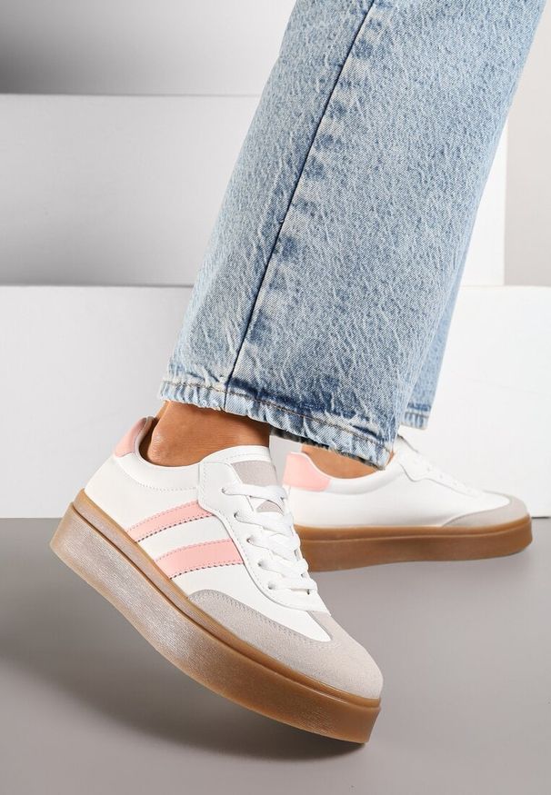 Born2be - Biało-Różowe Sneakersy w Stylu Tenisówek z Paskami Nilomira. Okazja: na co dzień. Zapięcie: pasek. Kolor: biały. Materiał: jeans