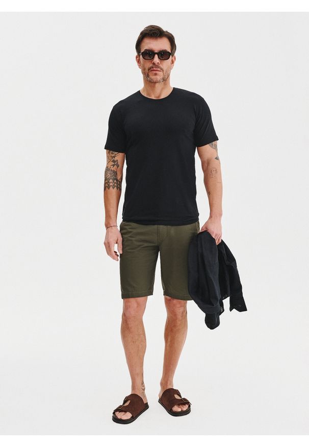 Pako Lorente - PAKO LORENTE – Czarny gładki t-shirt męski. Kolor: biały, czarny, niebieski. Materiał: bawełna, elastan. Długość rękawa: krótki rękaw. Długość: krótkie. Wzór: gładki. Styl: klasyczny