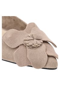 Sandały damskie Vinceza, cholewka ze skóry naturalnej pasek wokół pięty z elastyczną wstawką, beżowe, 66951. Zapięcie: pasek. Kolor: beżowy. Materiał: skóra #2