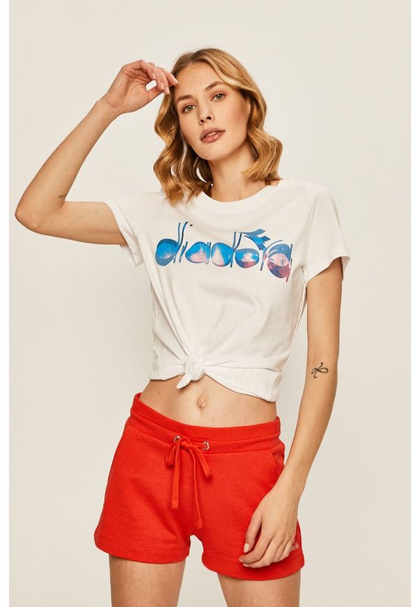 Diadora - T-shirt. Okazja: na co dzień. Kolor: biały. Materiał: bawełna, dzianina. Wzór: nadruk. Styl: casual