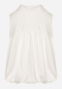 Born2be - Biała Bluza Rozkloszowana Oversize z Kołnierzykiem Eridwen. Okazja: na co dzień. Typ kołnierza: kołnierzyk klasyczny, dekolt w serek. Kolor: biały. Długość rękawa: długi rękaw. Długość: długie. Styl: klasyczny, casual #4