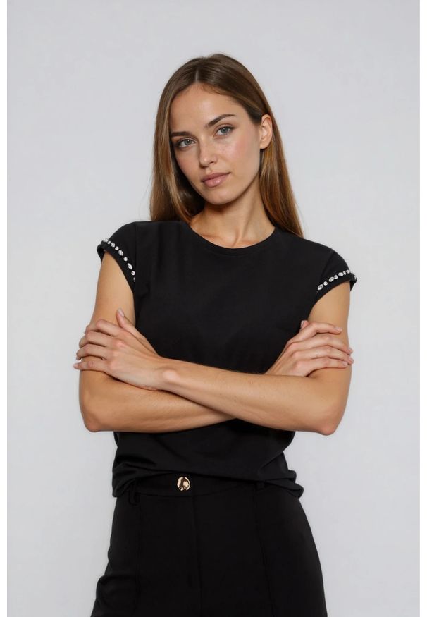 MOODO - Bawełniana bluzka z ozdobionymi rękawami czarna. Kolor: czarny. Materiał: bawełna. Wzór: aplikacja