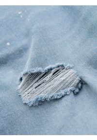 Ombre Clothing - Męskie krótkie spodenki jeansowe z przetarciami i podwiniętą nogawką – jasnoniebieskie V1. Okazja: na co dzień. Kolor: niebieski. Materiał: jeans. Długość: krótkie. Wzór: aplikacja. Sezon: lato. Styl: casual #3