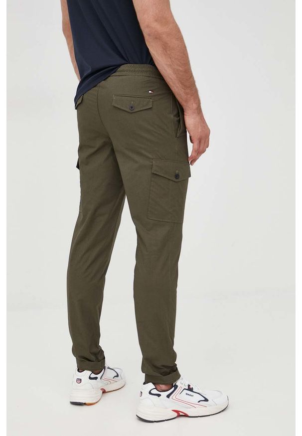 TOMMY HILFIGER - Tommy Hilfiger spodnie bawełniane męskie kolor zielony w fasonie chinos. Kolor: zielony. Materiał: bawełna