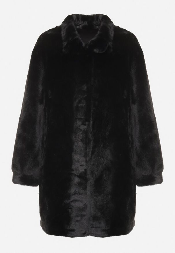 Born2be - Czarny Futrzany Płaszcz ze Stójką i Kieszeniami Salinea. Typ kołnierza: kołnierzyk stójkowy. Kolor: czarny. Materiał: futro. Długość rękawa: długi rękaw. Długość: długie. Sezon: zima, jesień. Styl: klasyczny, wizytowy