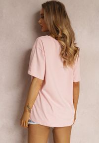 Renee - Jasnoróżowy T-shirt Eraela. Kolekcja: plus size. Kolor: różowy. Materiał: bawełna, tkanina. Długość rękawa: krótki rękaw. Długość: krótkie. Styl: klasyczny #4