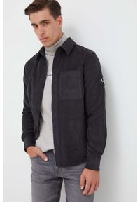 Calvin Klein Jeans koszula sztruksowa kolor szary regular z kołnierzykiem klasycznym. Typ kołnierza: kołnierzyk klasyczny. Kolor: szary. Materiał: sztruks. Długość rękawa: długi rękaw. Długość: długie. Styl: klasyczny
