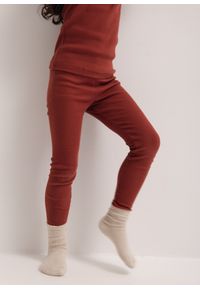 Marsala - MINI legginsy z prążkowanej dzianiny w kolorze DARK RED - HIPS-80-86 (12-18). Okazja: na co dzień. Kolor: czerwony. Materiał: dzianina, prążkowany. Wzór: gładki. Styl: casual
