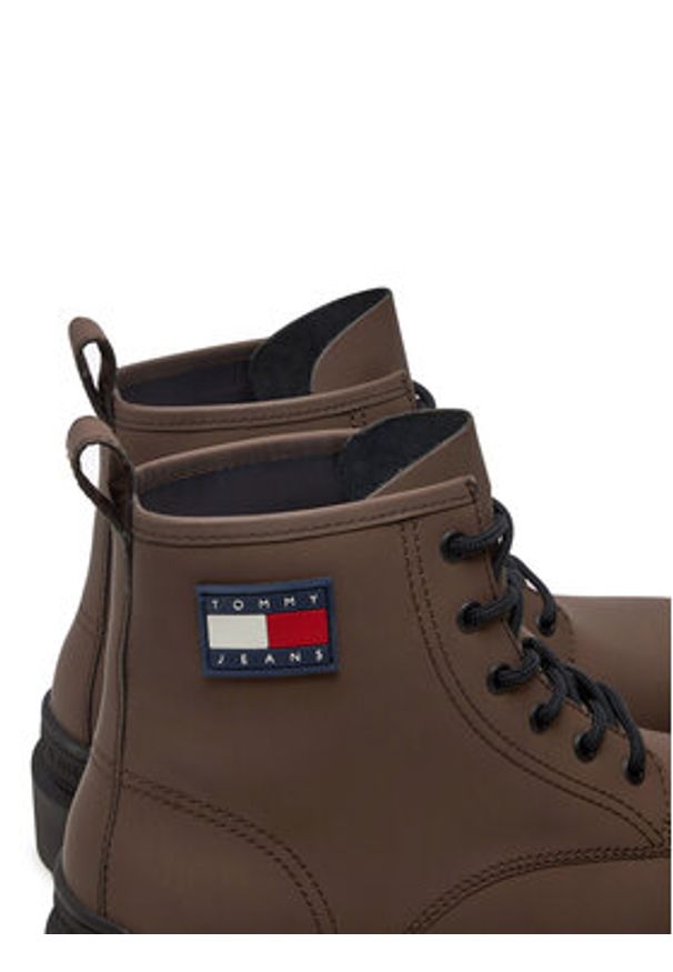 Tommy Jeans Trapery EM0EM01447 Brązowy. Kolor: brązowy. Materiał: skóra