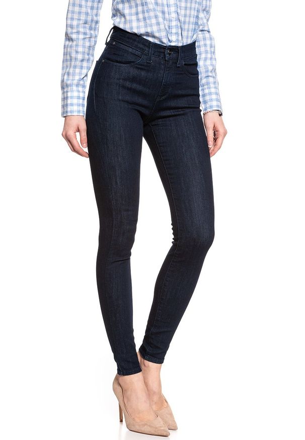 Wrangler - WRANGLER HIGH SKINNY BRUISED BLUE W27HHV32M 112128085. Okazja: na uczelnię, na imprezę, do pracy, na co dzień. Stan: podwyższony. Długość: długie. Wzór: kratka, aplikacja. Sezon: lato. Styl: casual, klasyczny, wizytowy