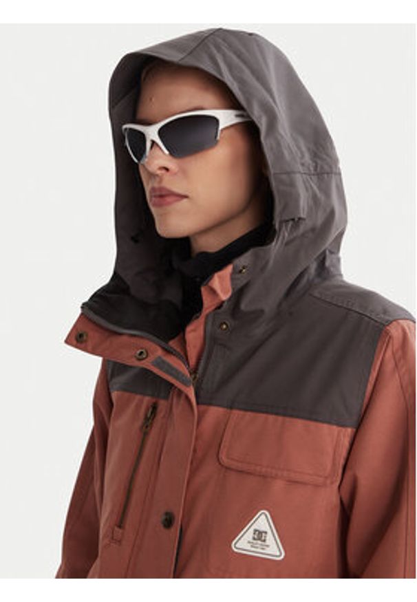 DC Shoes Kurtka outdoor Liberate ADJTJ03045 Brązowy Regular Fit. Kolor: brązowy. Materiał: syntetyk. Sport: outdoor